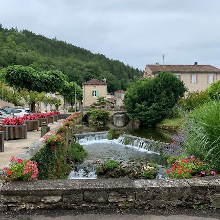 Spacious Apartment In A Charming, Tranquil Village Saint-Vincent-Rive-dʼOlt Екстериор снимка