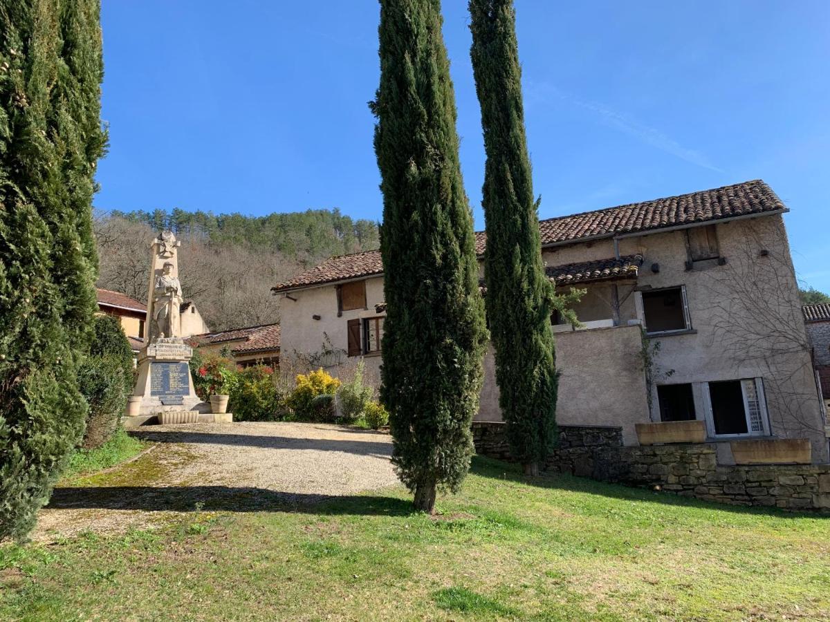 Spacious Apartment In A Charming, Tranquil Village Saint-Vincent-Rive-dʼOlt Екстериор снимка