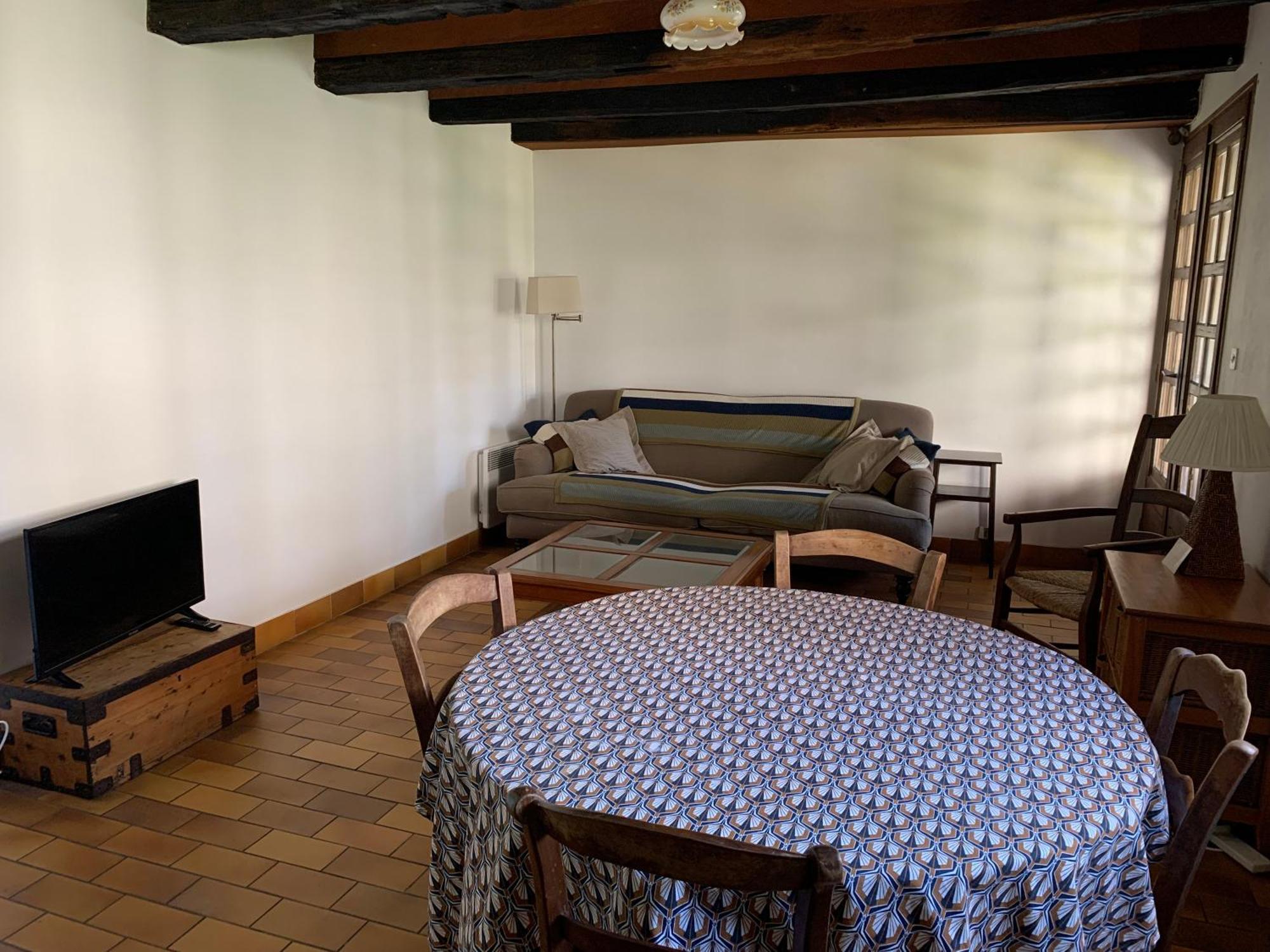 Spacious Apartment In A Charming, Tranquil Village Saint-Vincent-Rive-dʼOlt Екстериор снимка